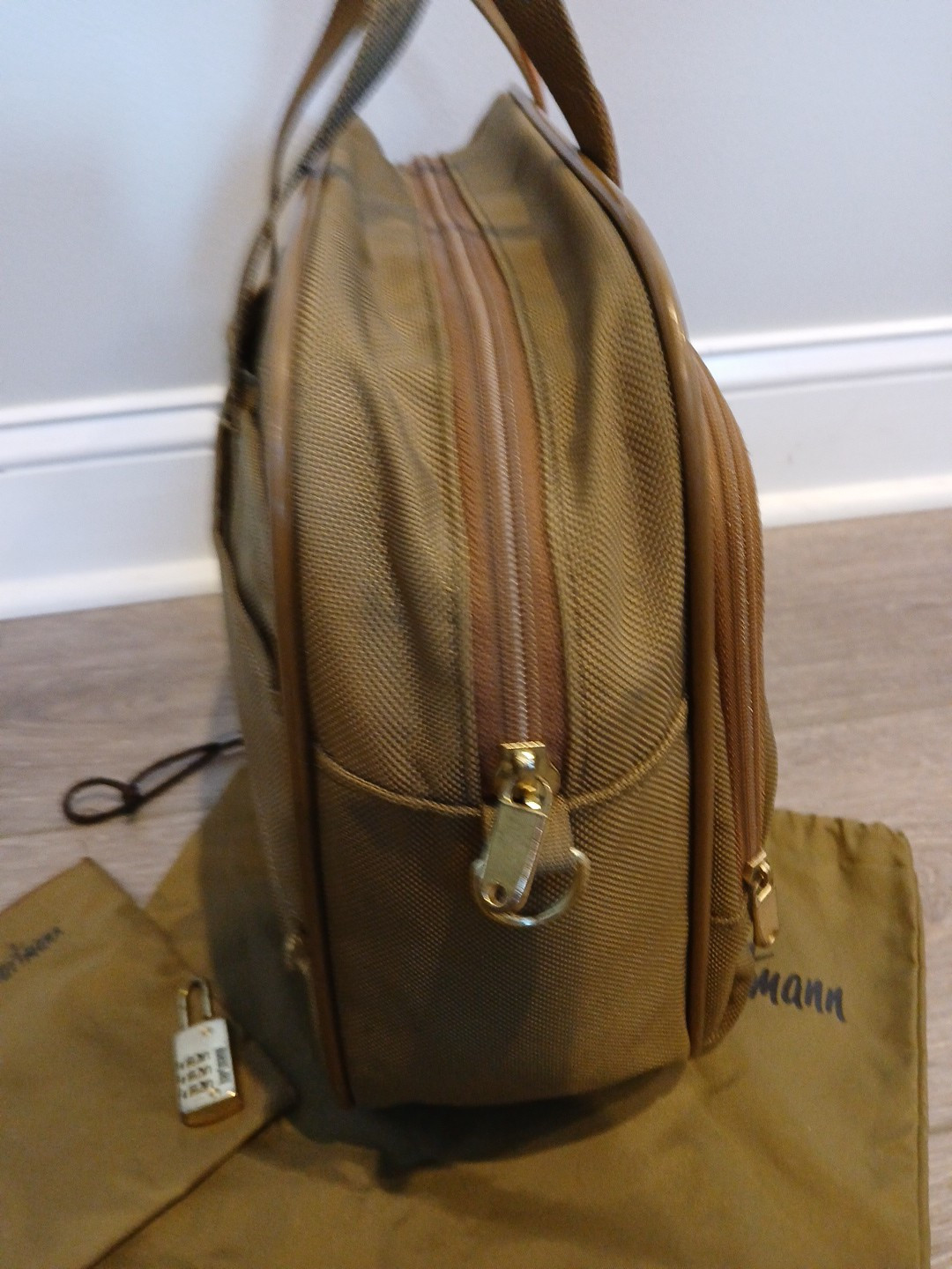 Hartmann Intensity Ballistic Nylon Carry On Bag With Shoe, pouch & Lock 16x12x5