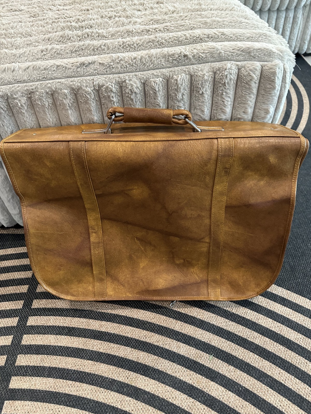 Vintage American Tourister Tan Leather Garment Bag Suitcase 70s – With Keys!