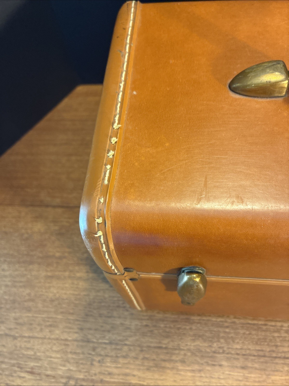 Vintage 1950s SAMSONITE Faux Leather Camel Train Case Luggage Make Up Carry On