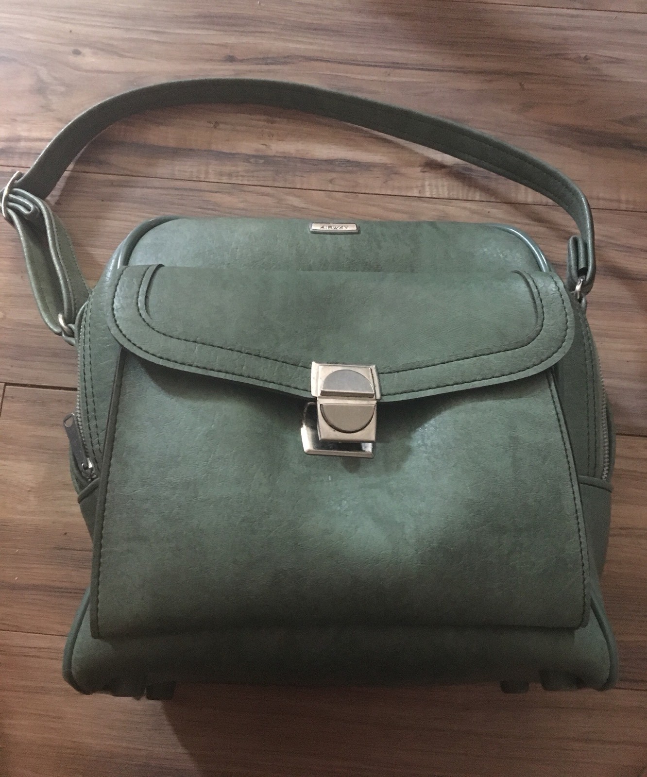 Vintage Airway Industries Green Leather Shoulder Carry On Bags w/ Shoulder Strap