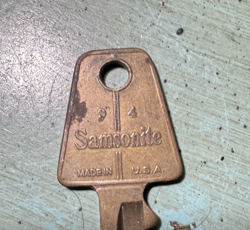 SAMSONITE – 94 – Replacement Key for Luggage – Vintage / Brass / Original