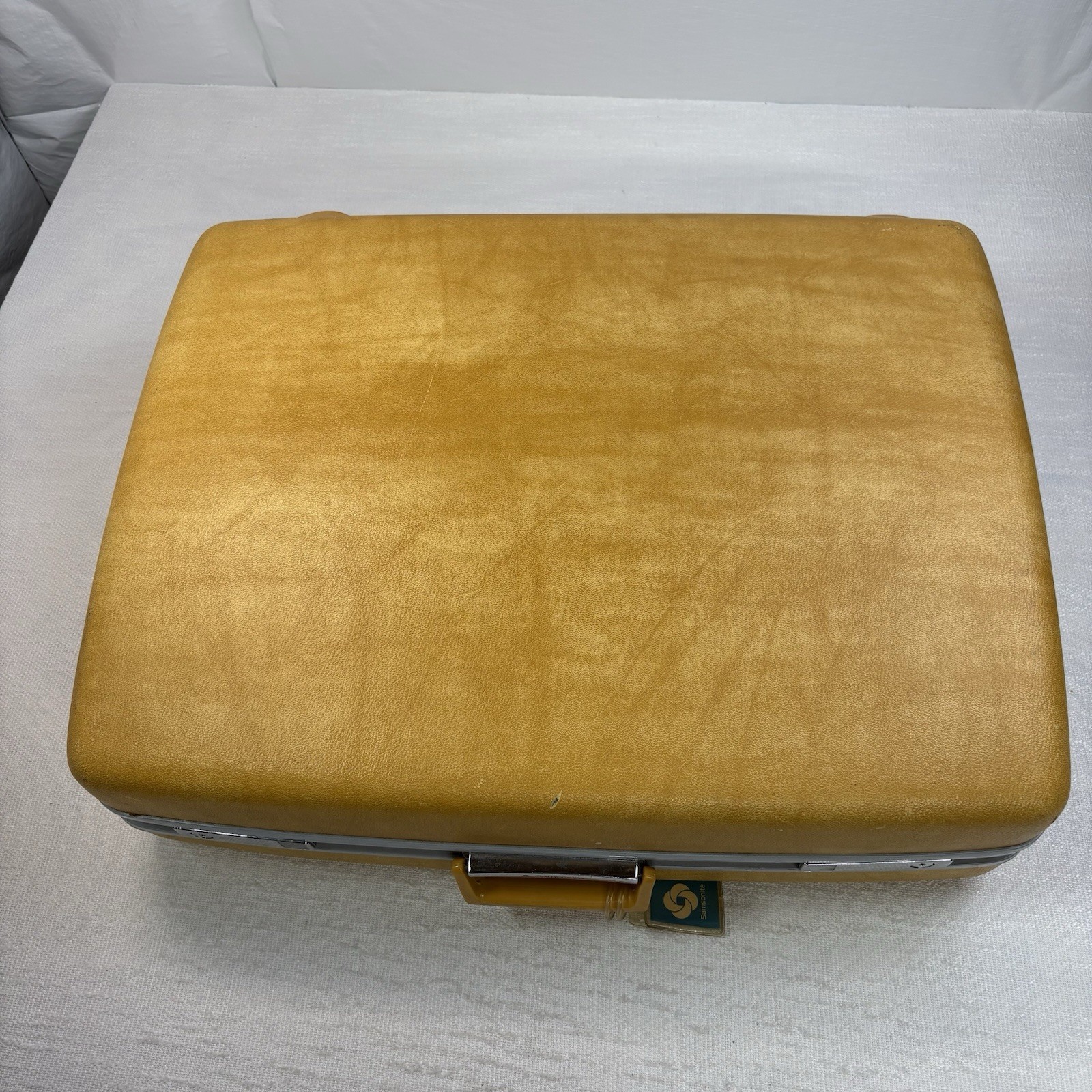 Vintage Samsonite Royal Traveller Medalist Yellow Suitcase 26” Hard case No Key