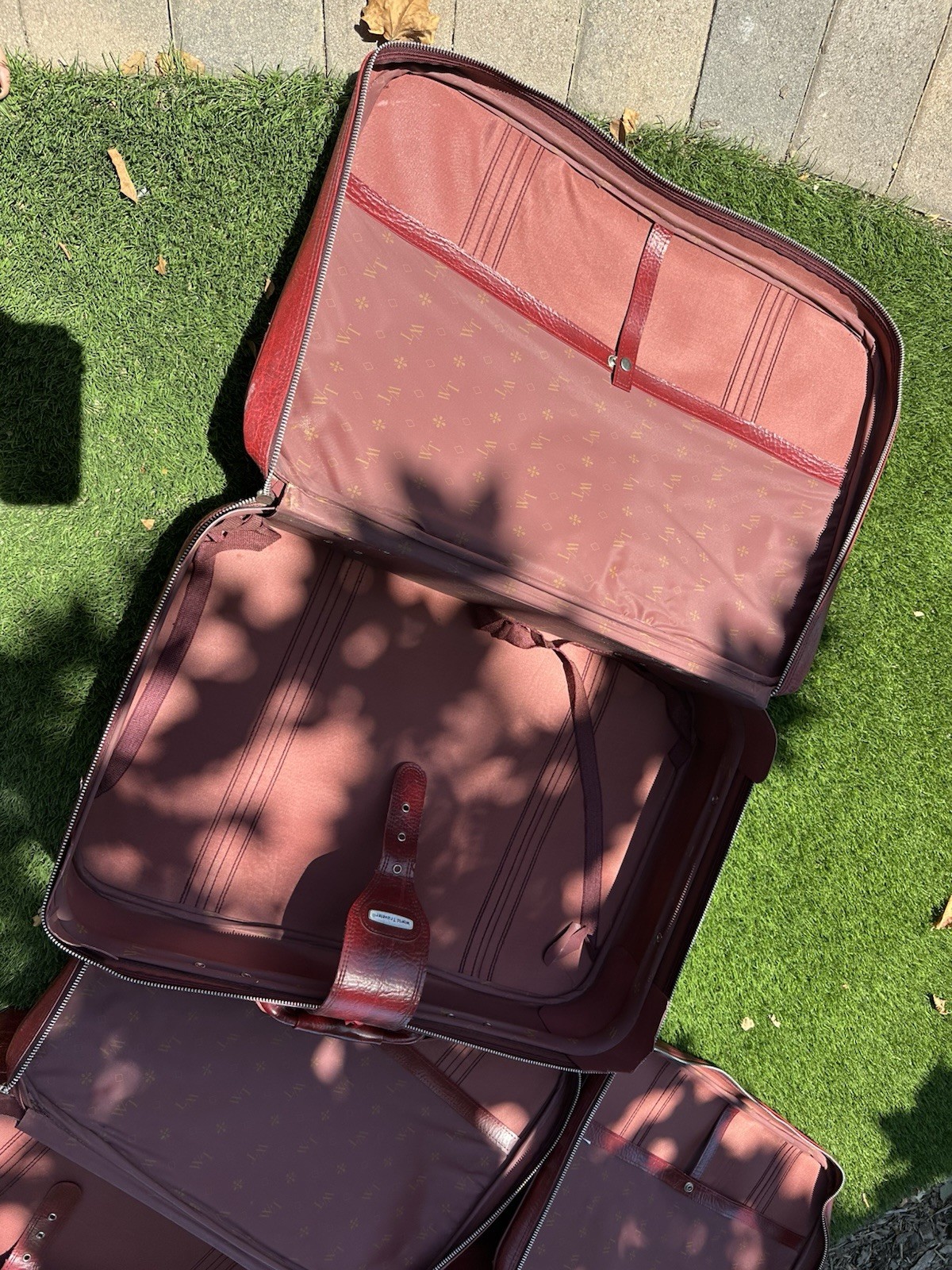Vintage World Traveler Matching Burgundy Luggage Set 3 Pieces