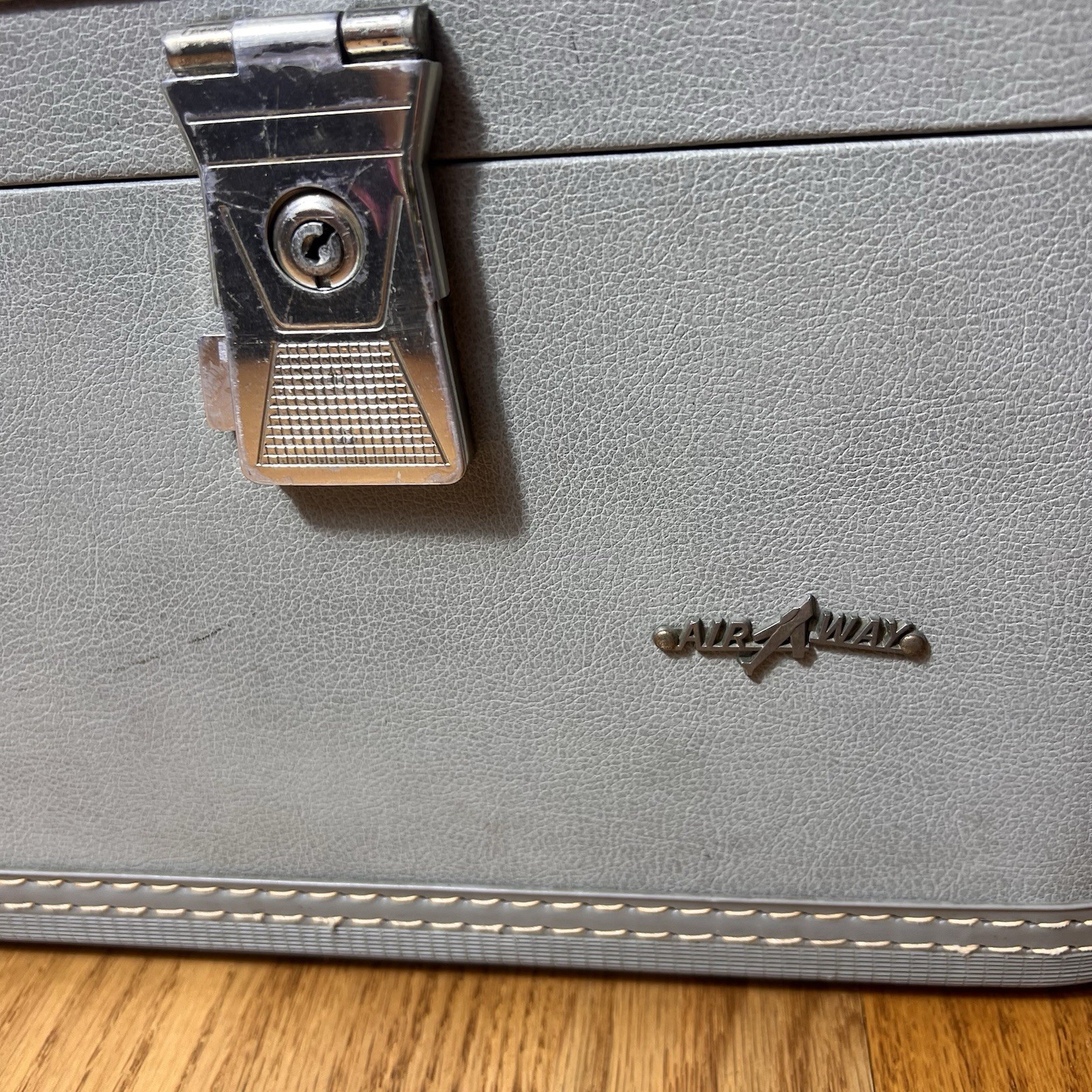 Vintage Airway Train Case Gray Hard Shell Makeup Cosmetic Vanity Case w Mirror