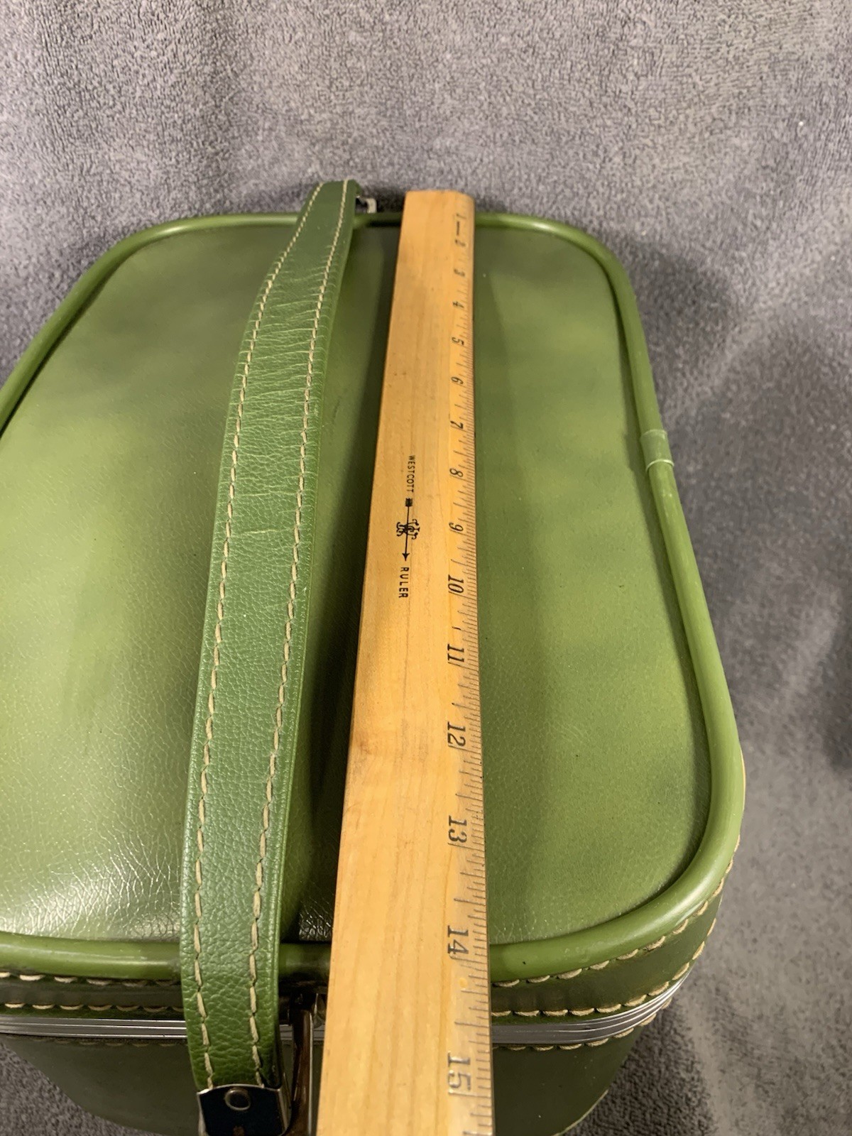 Suitcase Avocado Green Corbin Sesamee Latch Retro Look Nice