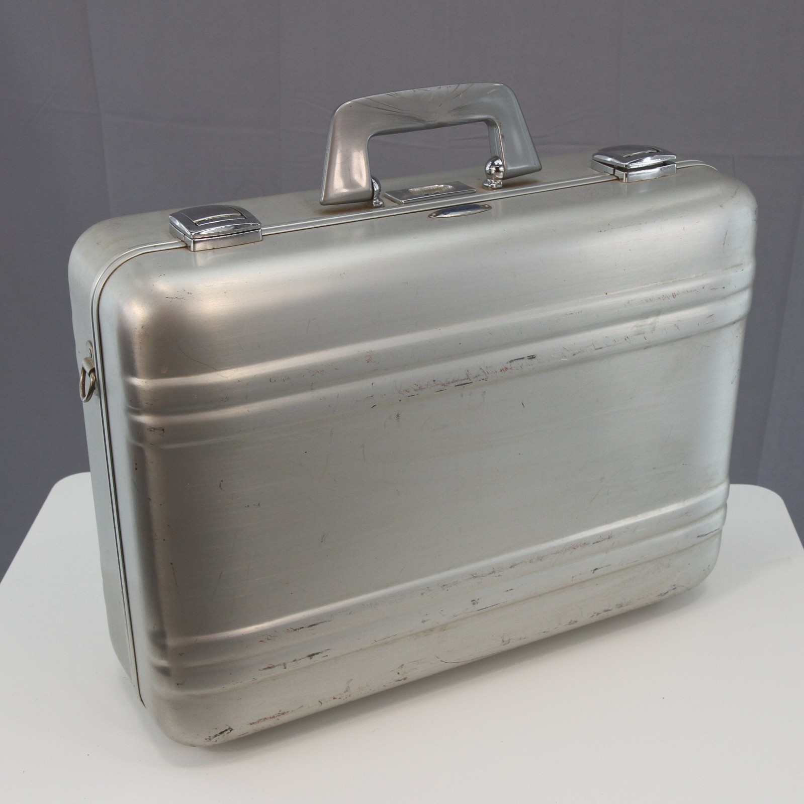 Vintage Halliburton Zero Camera Case No Foam 18″ x 13″ x 6″