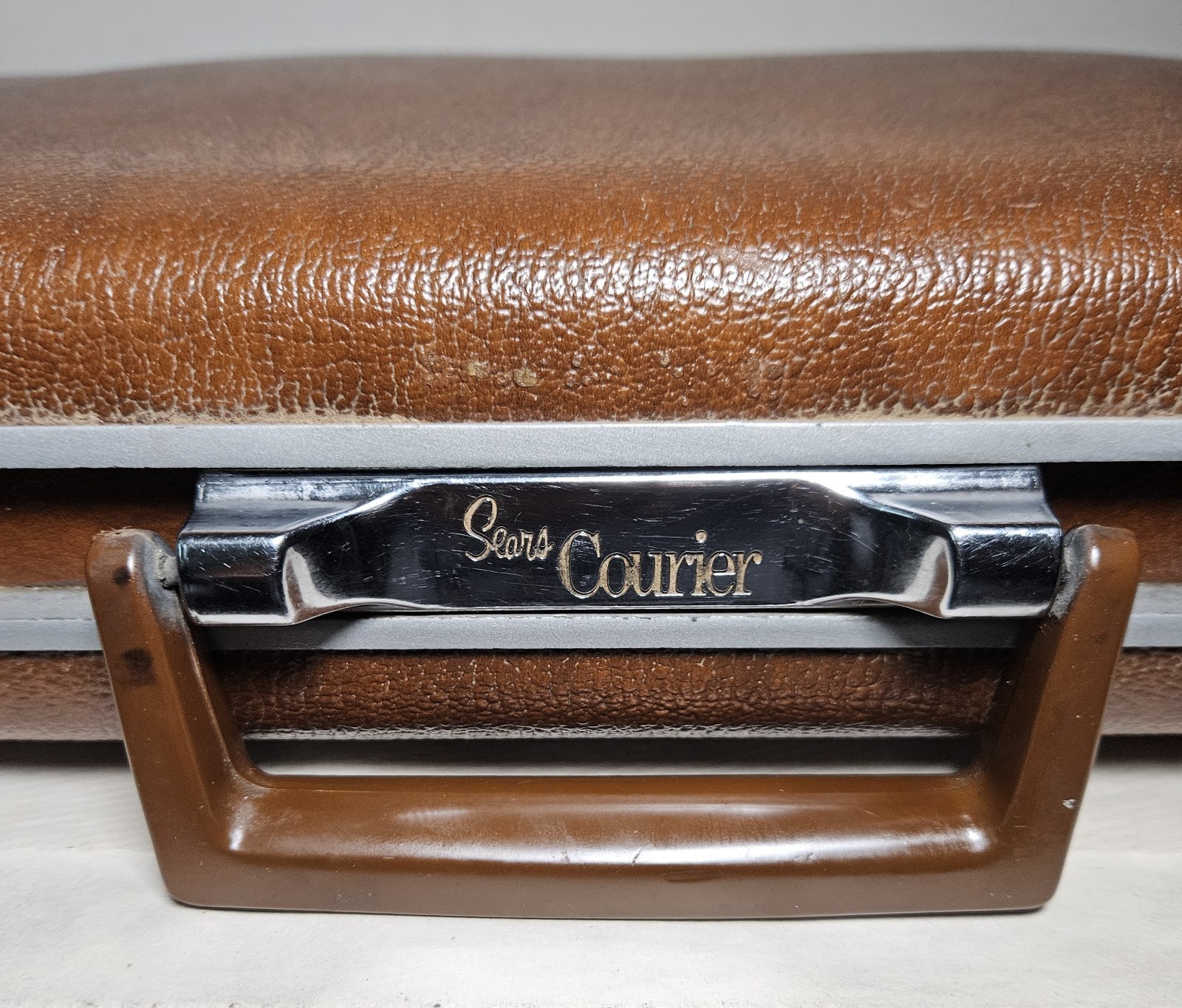 Vintage Sears Courier Samsonite Brown Hard Sided Briefcase Business 21.5″x13″x4″