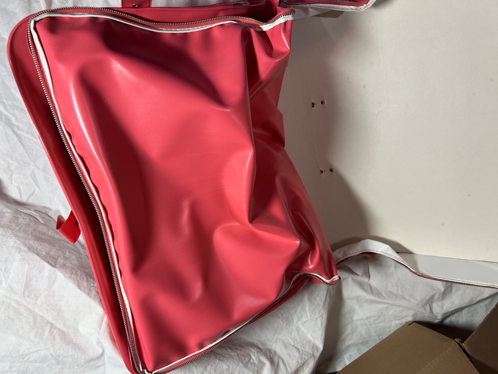 Juniorteen Pink Suitcase 1960s Garment Bag Case Barbie Standard Plastic