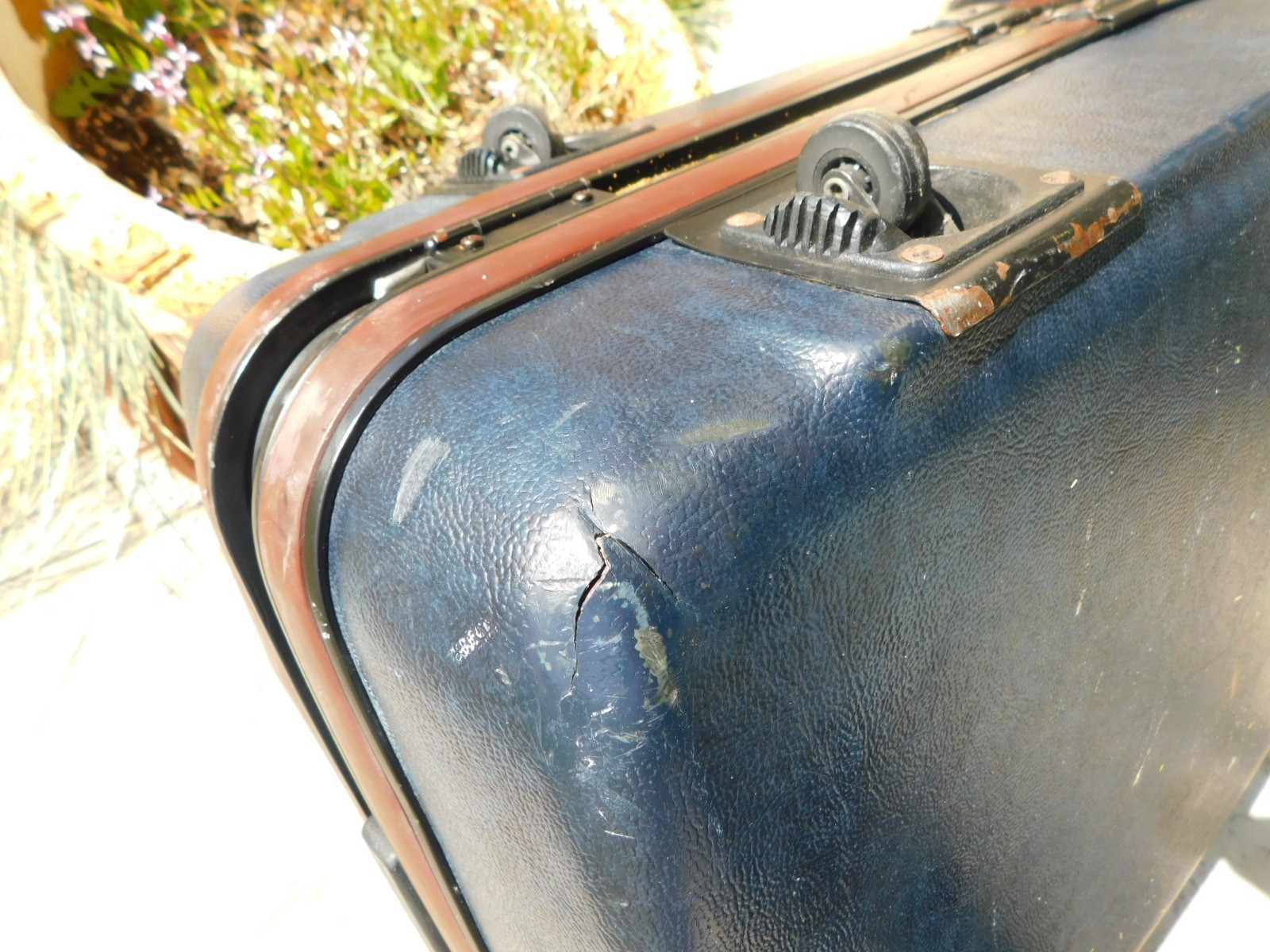 Samsonite Silhouette 4 Luggage Hard Shell Suitcase 29″W x 19″x9 BLUE Vintage ’87