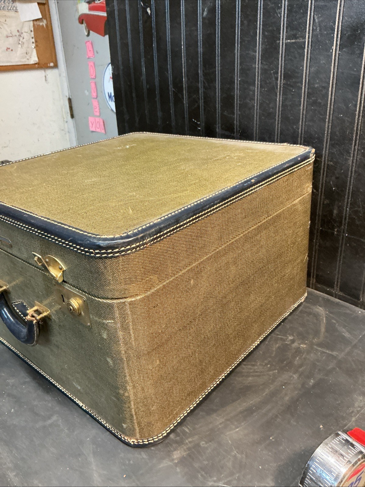 Vtg LUGGAGE, HARD TWEED EARLY 1900’S, BROWN STRIPES Leather Handel 24”x14”x7”