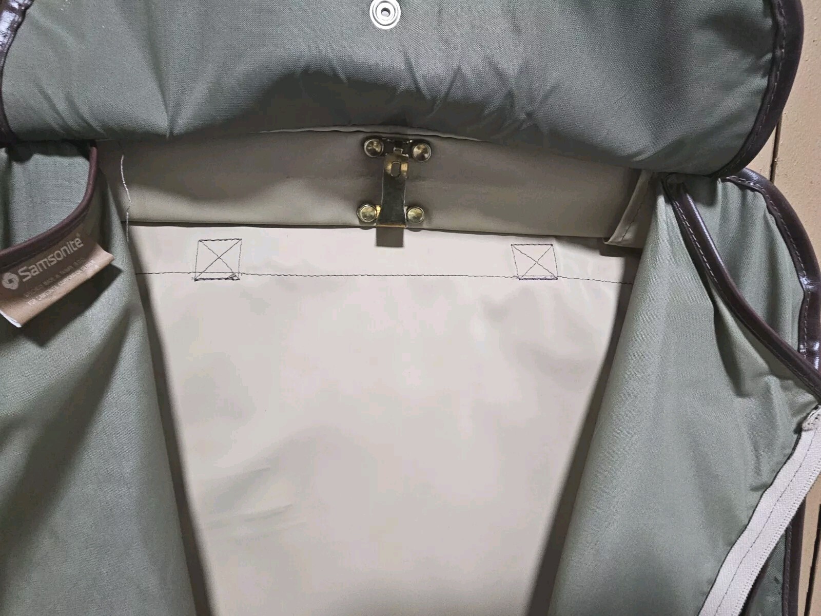 Vintage Samsonite Beautiful Leather Accent Garment Green Bag Luggage.