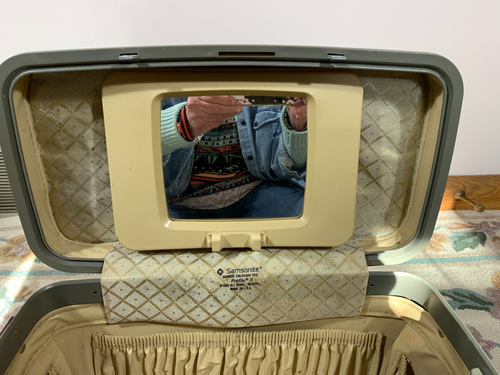 Vtg. SAMSONITE Hard Side TRAIN Travel Case Gray, Mirror, Make Up Case