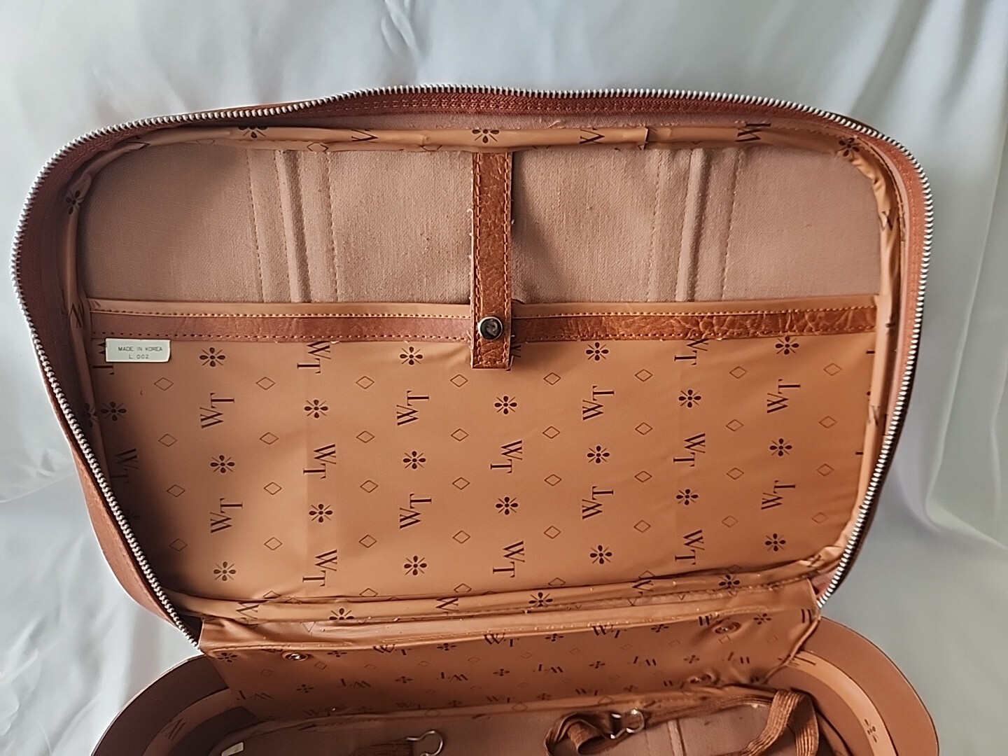 Vintage World Traveler English Style Leather Carry On Luggage Suitcase EUC