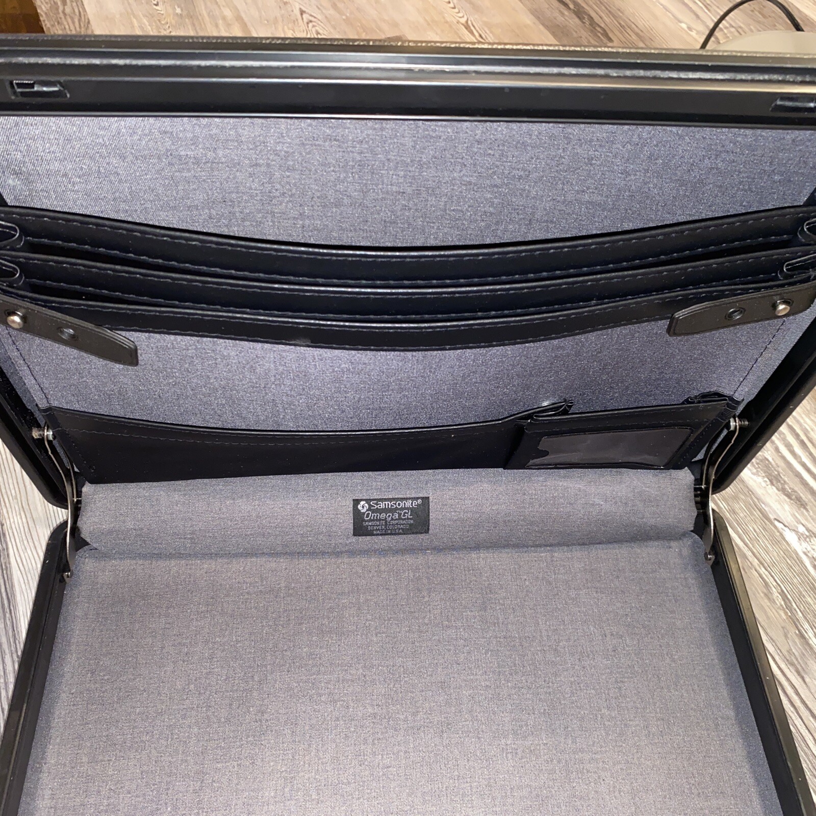 Vintage Samsonite Omega GL Briefcase Gray Hard Clamshell Combo Lock Locking