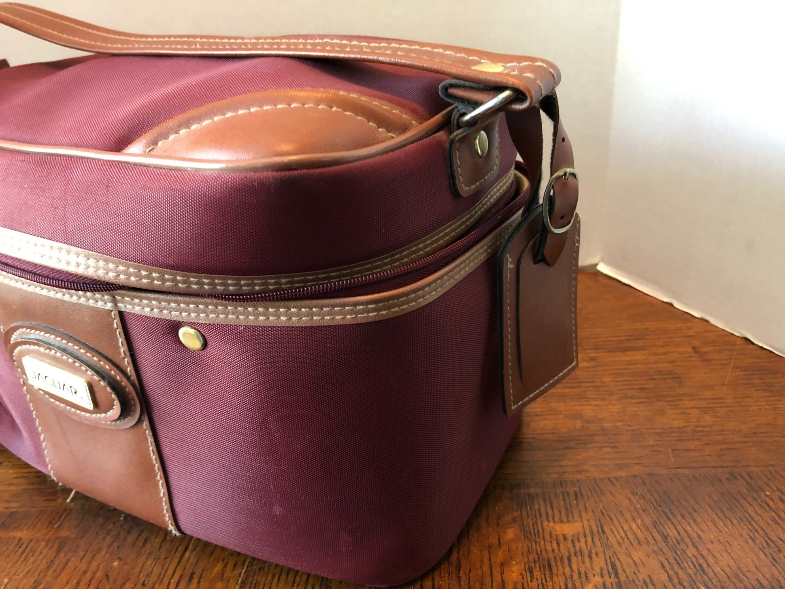 VTG Jaguar Cosmetic Travel Bag-Burgundy in Color-EXC