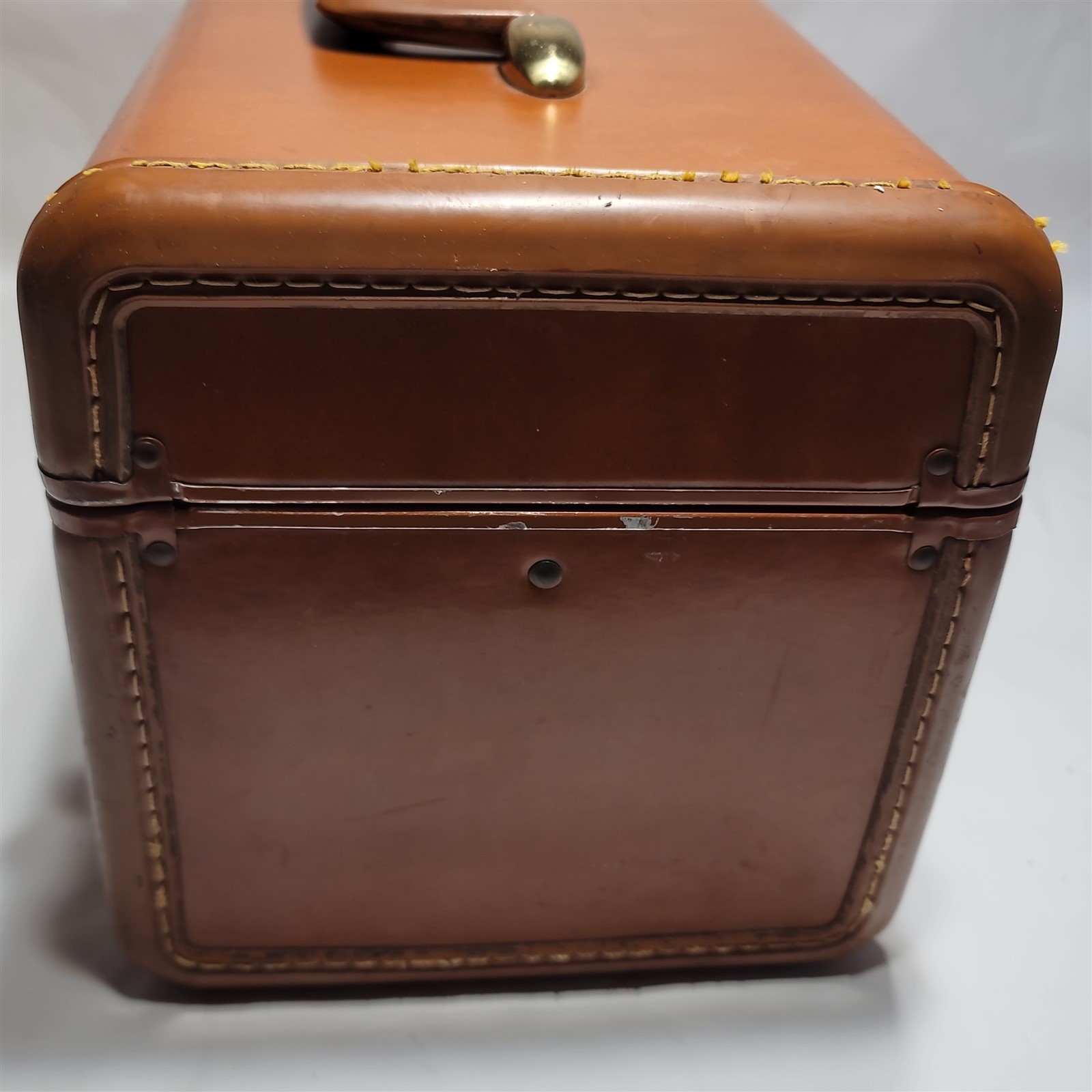 Samsonite Shwayder Bros. Brown Leatherette Train Case Model 4612 – No key