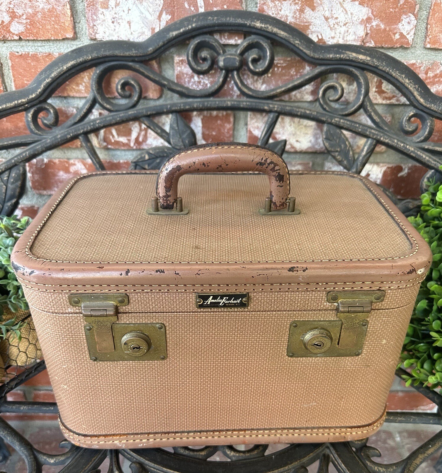 Vintage Amelia Earhart Train Case; Peach Tan; Drk Peach Int W/Mirror;Locks W/Key