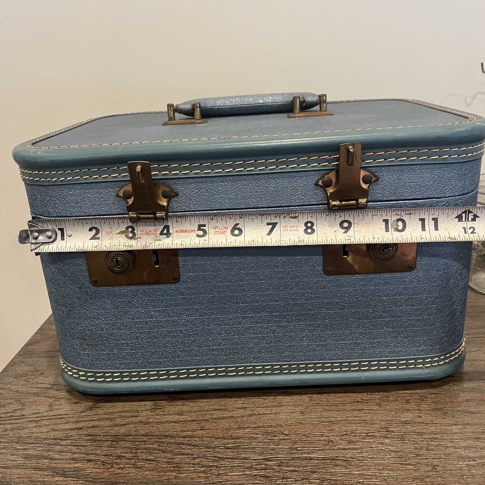 Rare First Lady 1960’s Blue Train Case Pebbled, Pink Interior Riveted No Key