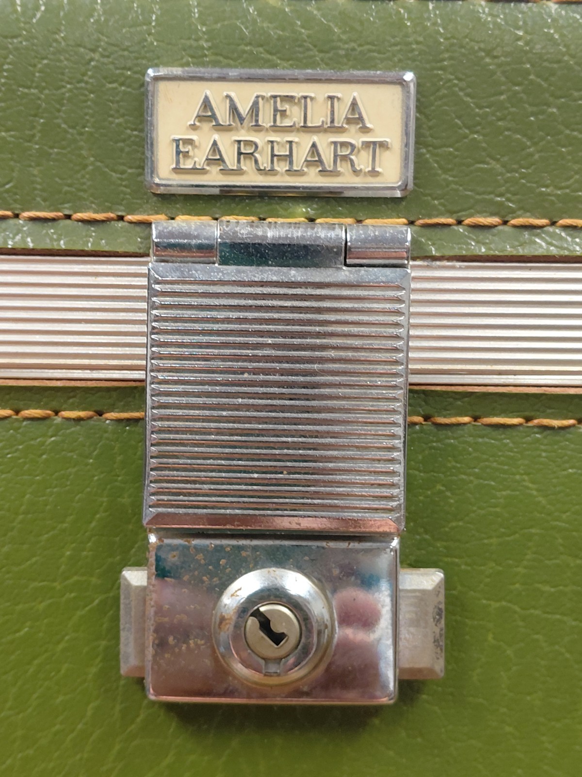 Vtg Amelia Earhart MCM Green Train Case w Cosmetic Bag Mirror ID Tag NO KEY VGUC