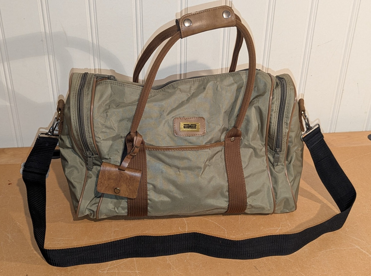 VTG Amelia Earhart Luggage Carry on Overnight Duffle Shoulder Bag Olive Green