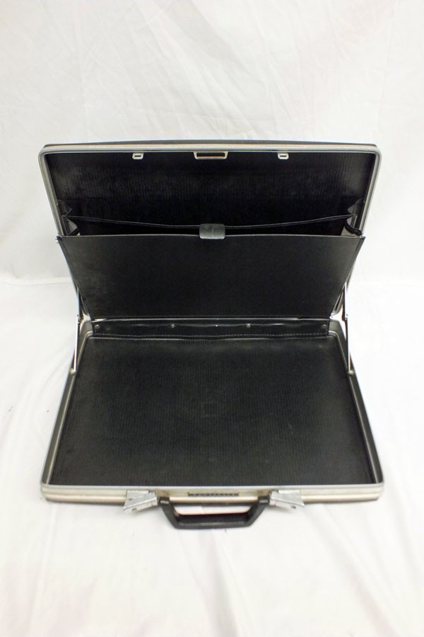 Vintage Samsonite Thin Briefcase Laptop Holder Case Falling Down 17 x 12.5 x 3