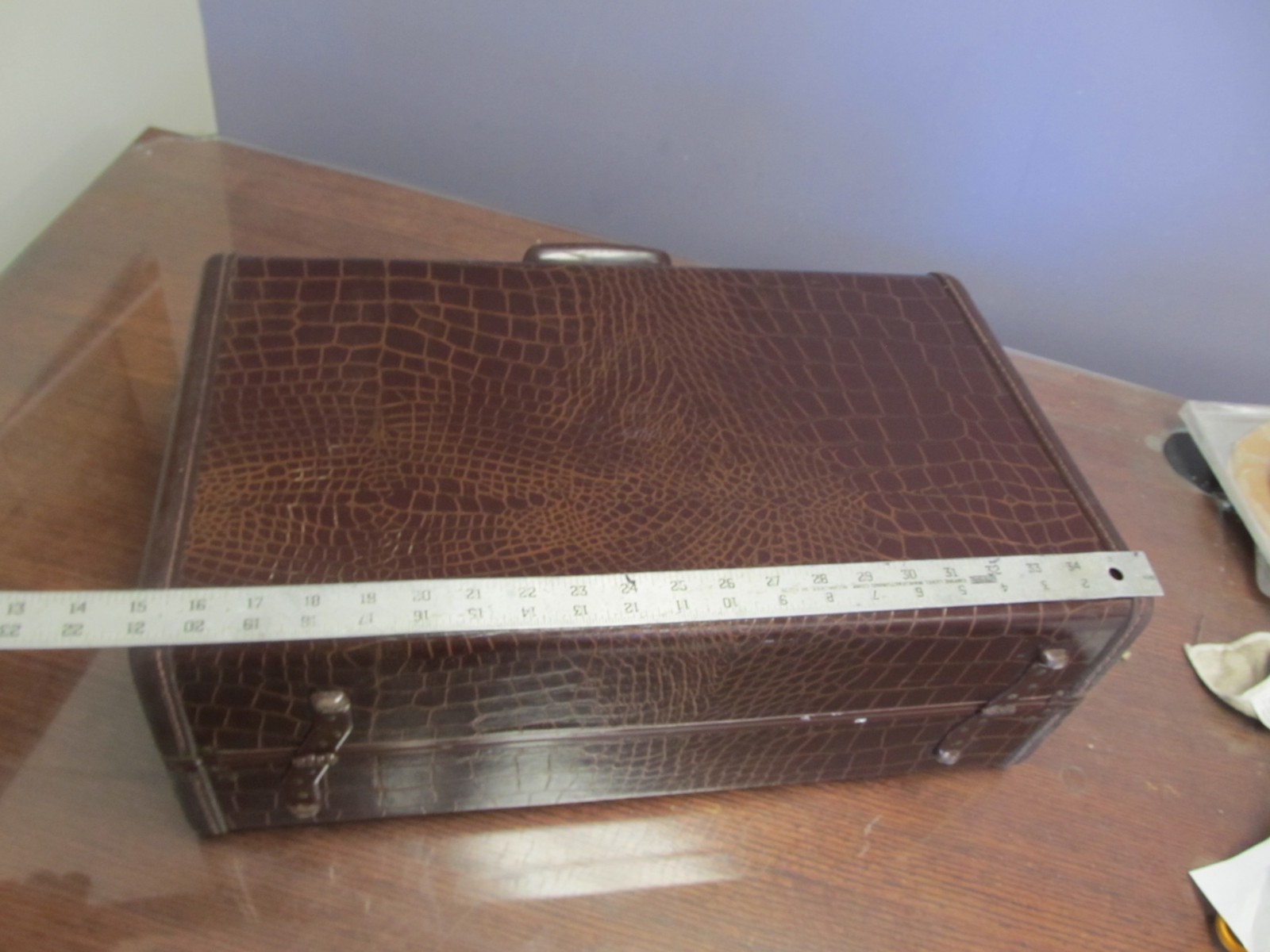 VINTAGE Samsonite 4121 Shwayder Faux Alligator Suitcase Train Luggage 21x13x8