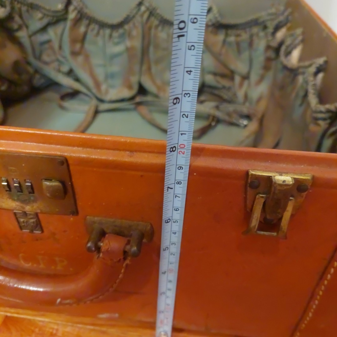 Vintage Large Leather Hardshell Suitcase From US Trunk Company 18x17x10