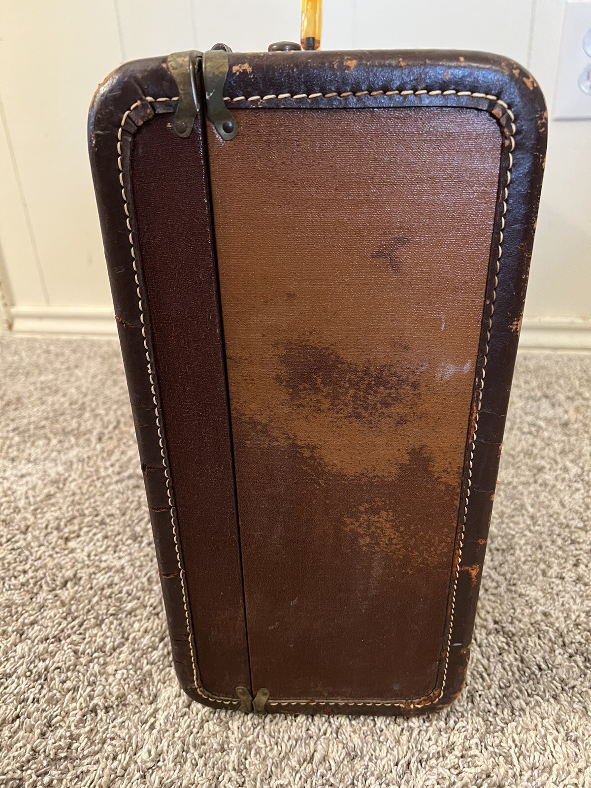 Vintage 1930s Leather Bakelite Handle Silk Lining Business Traveling Suitcase