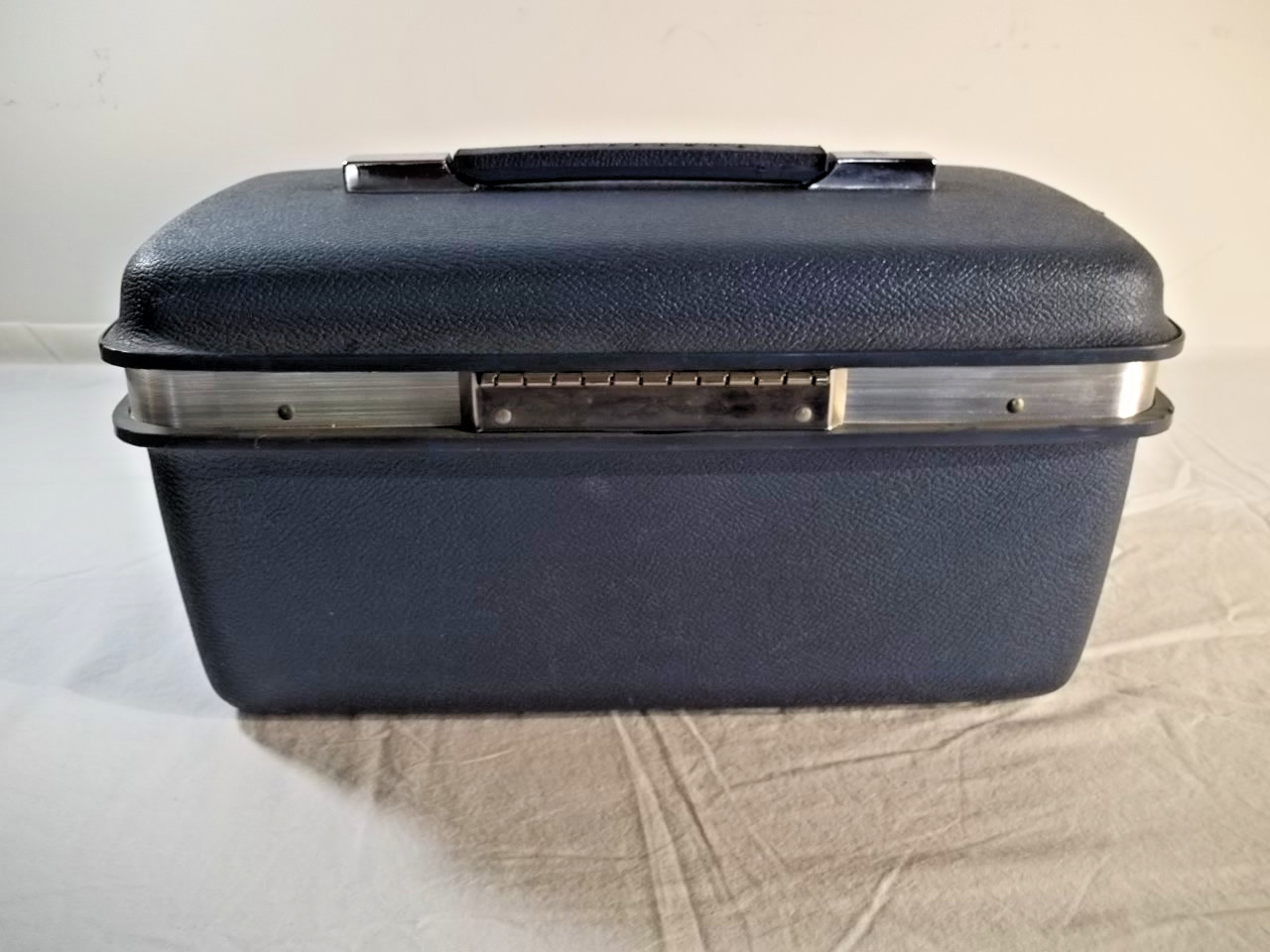 Vintage Samsonite Hard Plastic Train Cosmetic Case w Key