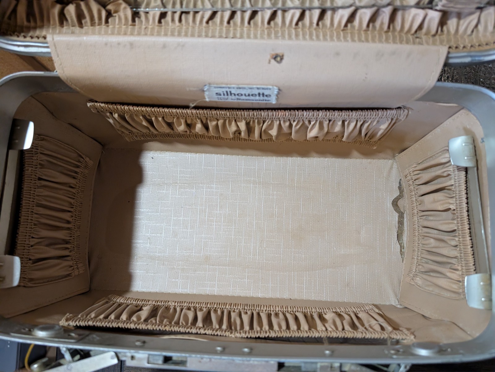 Vintage Samsonite Silhouette Train Case – Cream Marbled Vinyl with tray and keys