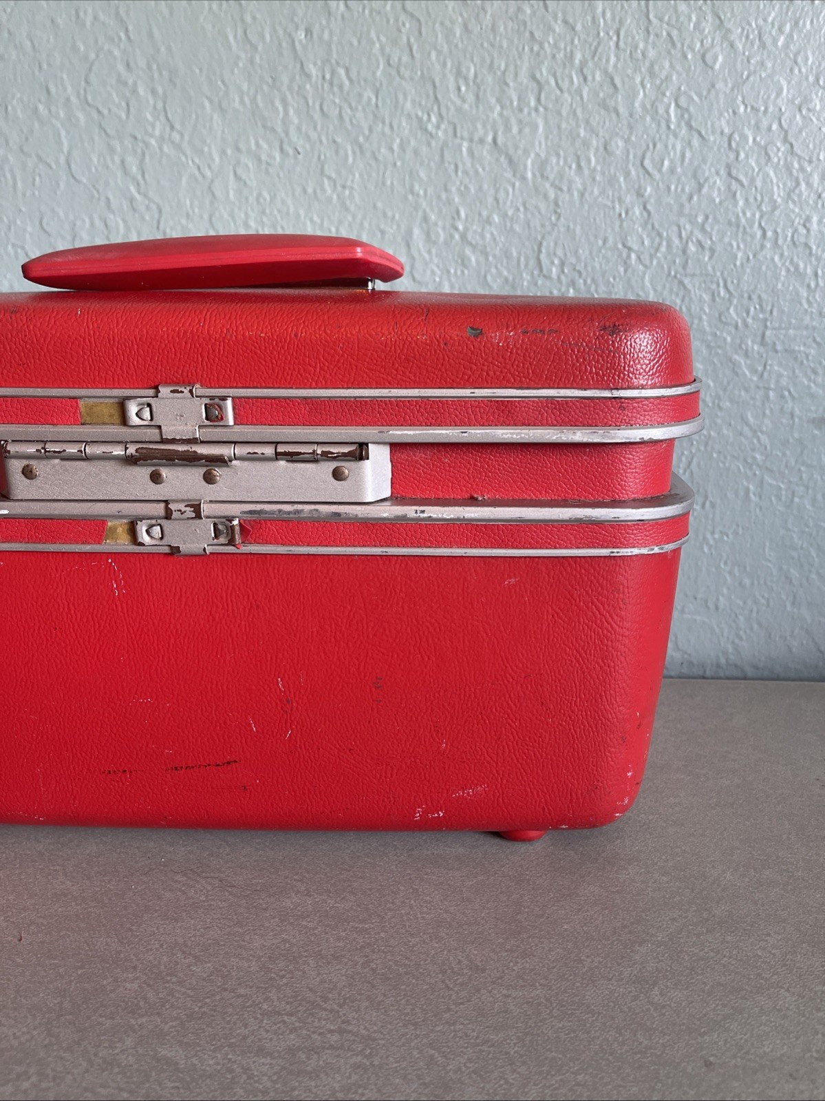 Vintage Samsonite Makeup Case Red Hard Shell Travel Vanity Train Case