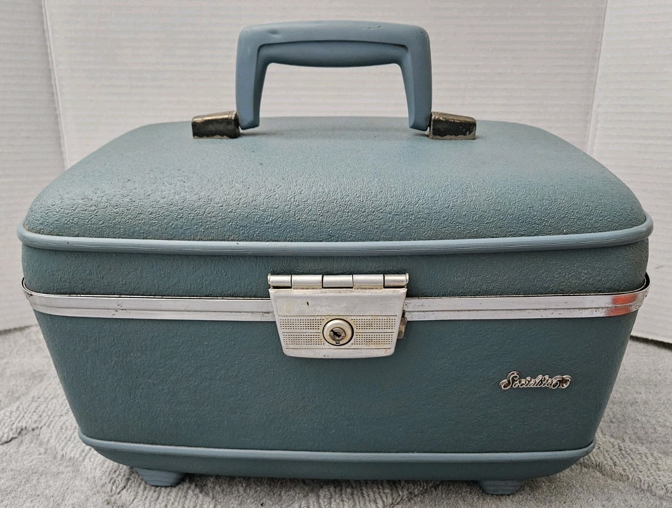Vintage Socialite 60 Blue Train Case – Hard Sided with Mirror And Tray Insert