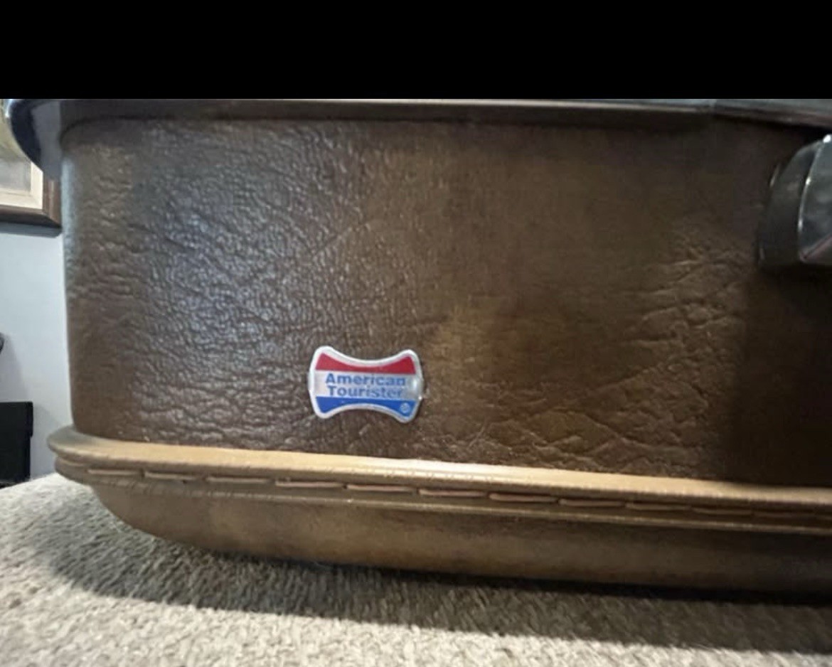Vintage American Tourister Escort Briefcase – Suite Case – Light Brown