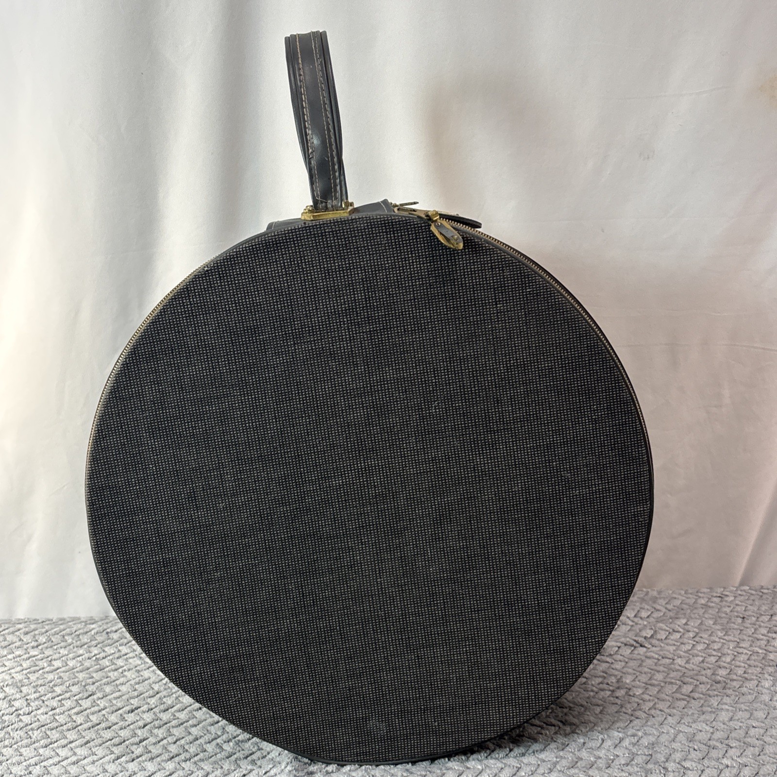Vintage 40’s – 50’s LARK Hat Luggage Train Case With Key Gray Micro Check 16”