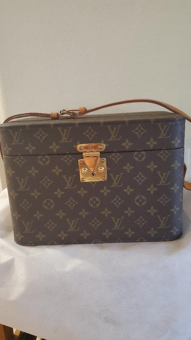 VINTAGE LOUIS VUITTON TRAIN CASE