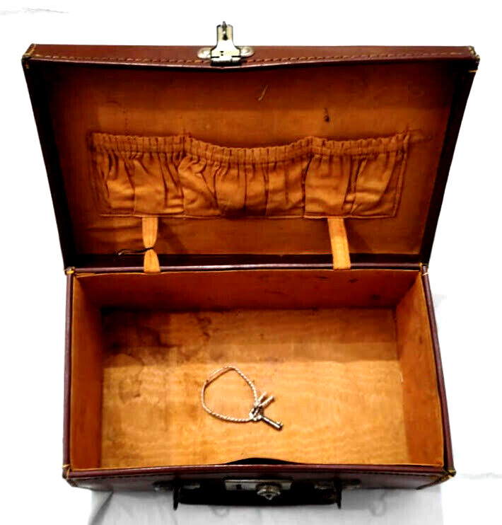 Vintage Hard Leather Case Center Lock With Key, Leather Handle Push locking key