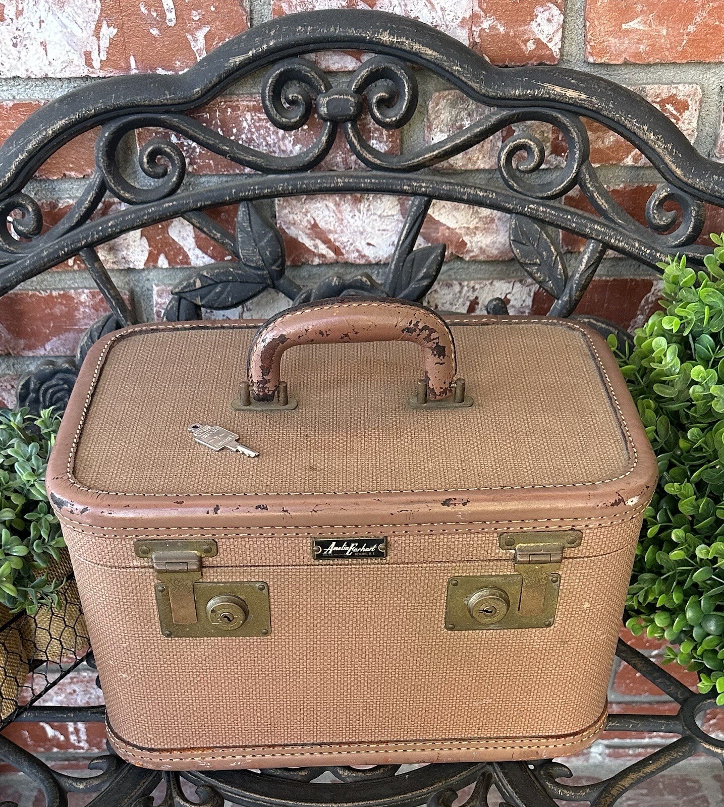 Vintage Amelia Earhart Train Case; Peach Tan; Drk Peach Int W/Mirror;Locks W/Key