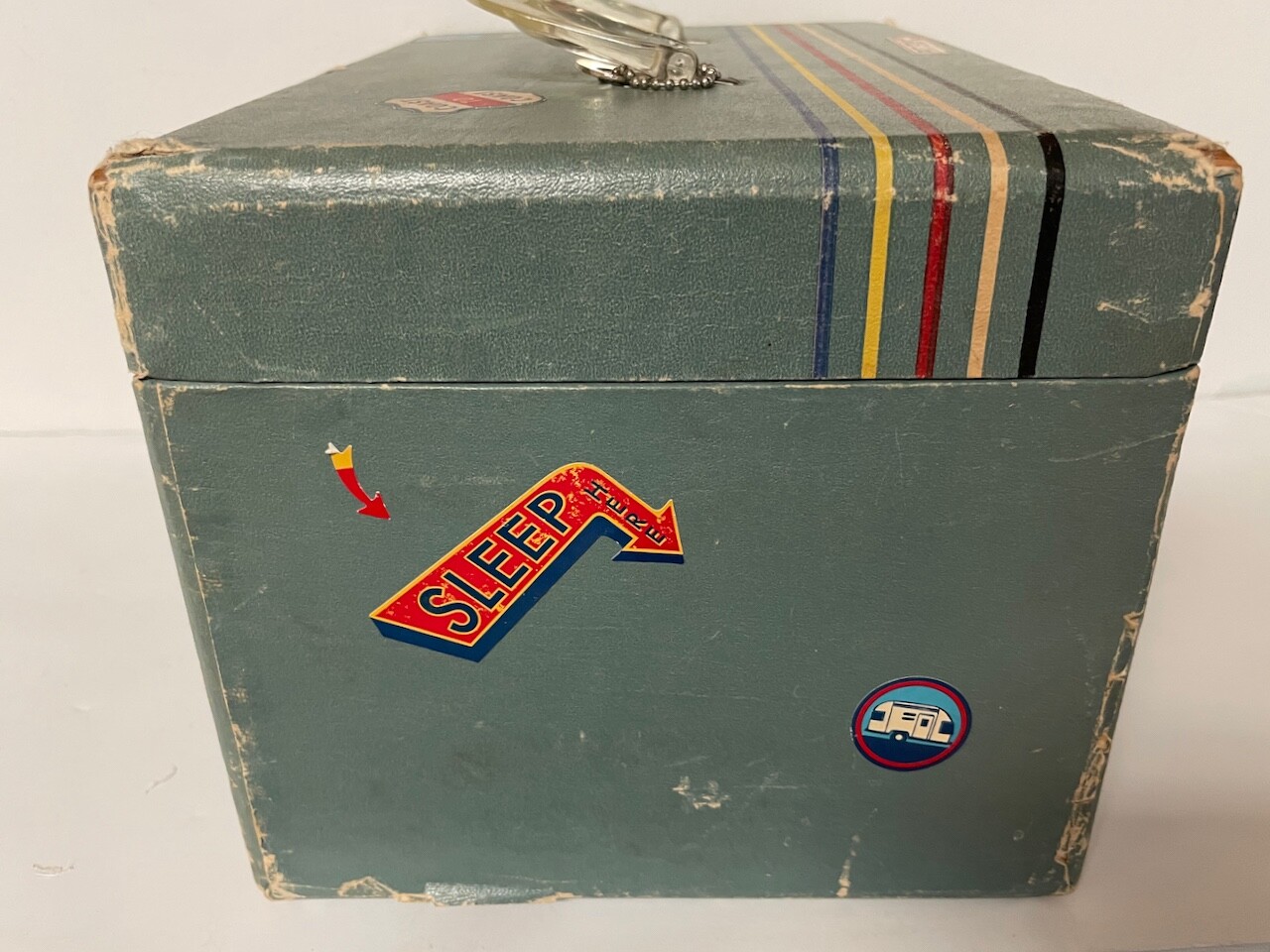 VINTAGE VACATIONER SUITCASE / MAKE UP..MIRROR AND KEY..CARDBOARD