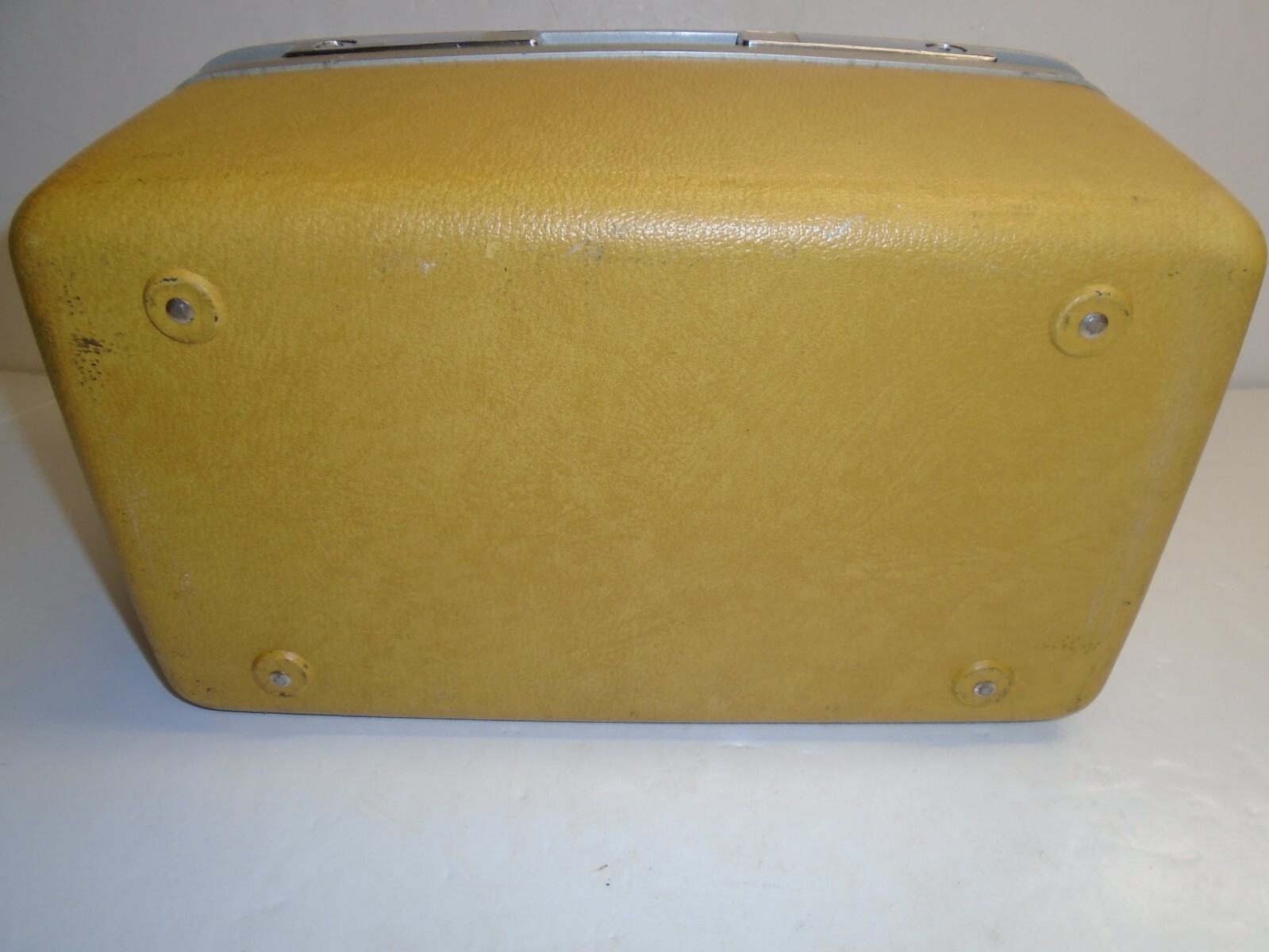 Vintage MCM SAMSONITE “ROYAL TRAVELER MEDALIST” GOLD MAKE-UP CASE w/MIRROR,CLEAN
