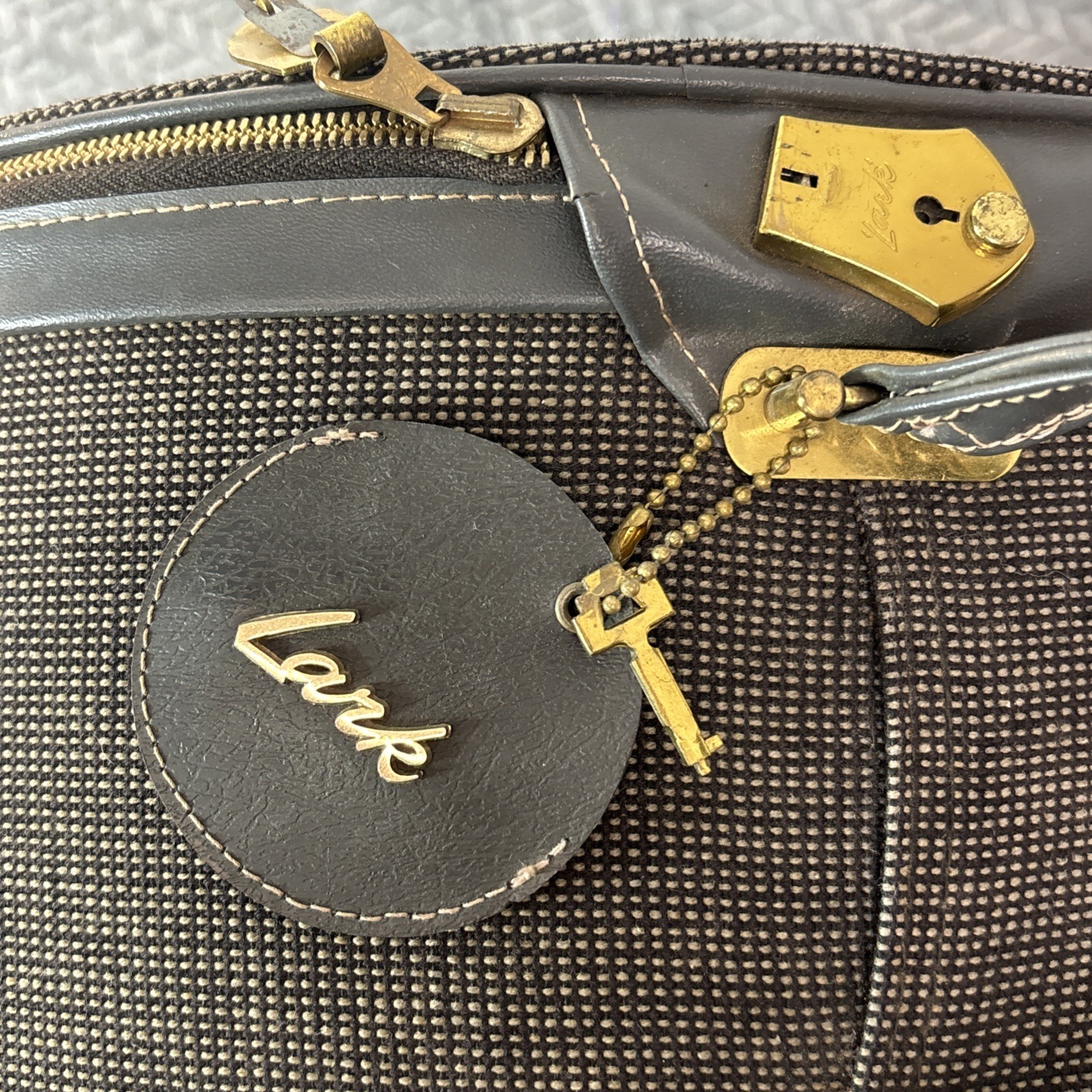 Vintage 40’s – 50’s LARK Hat Luggage Train Case With Key Gray Micro Check 16”