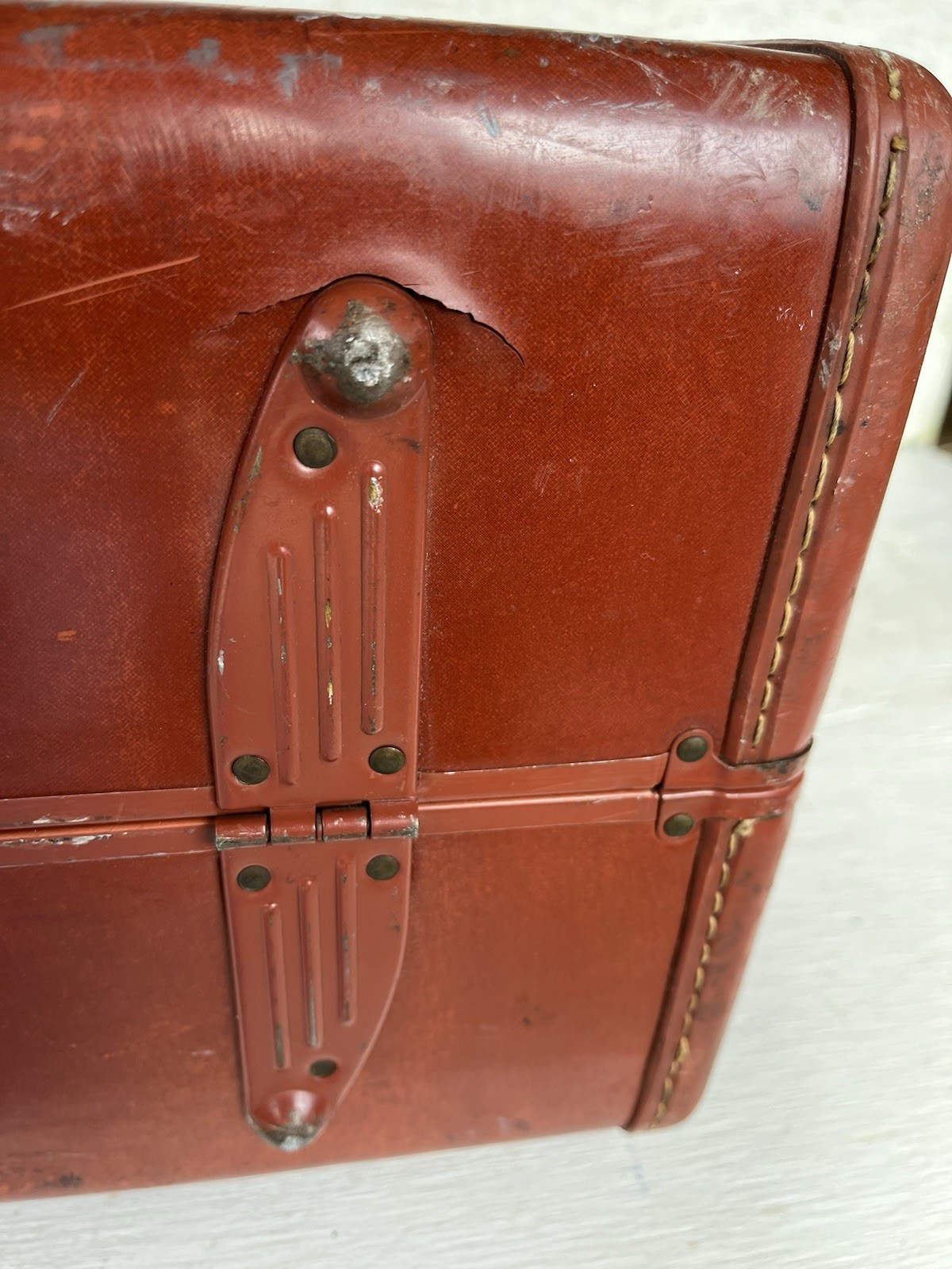 Vintage Brown Hard Shell Samsonite Suitcase Metal Locks Violet Fabric Interior