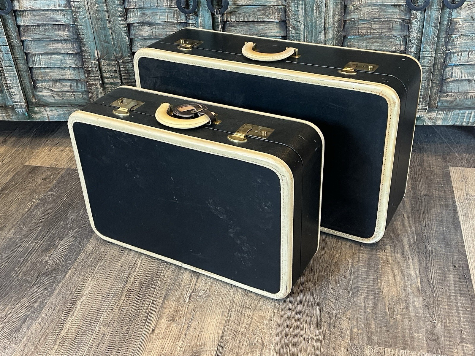 VINTAGE MID CENTURY RETRO CHICAGO TOWN OF LAKE BY NEW CITY SUITCASES SET OF 2 (3