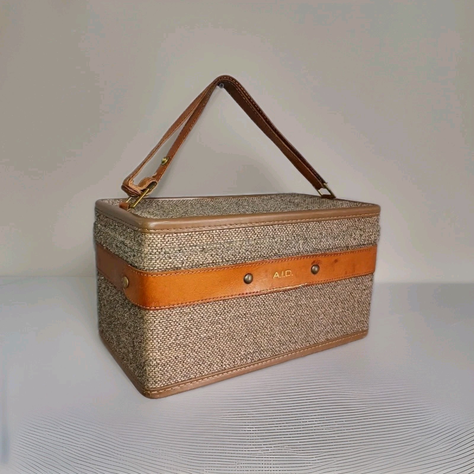 Hartmann Vintage Tweed Leather Train Case Makeup Toile Interior 15″ Travel Bag