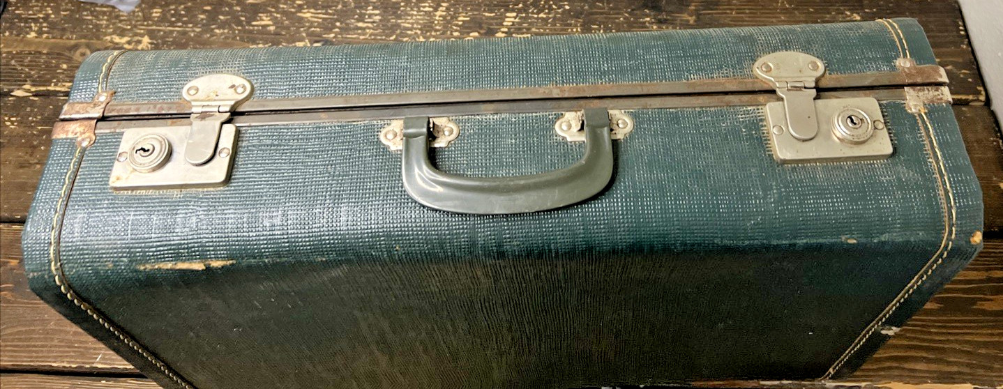 Vintage 3-Piece Nesting Suitcase Set – Mid-Century Luggage – Original Key Includ