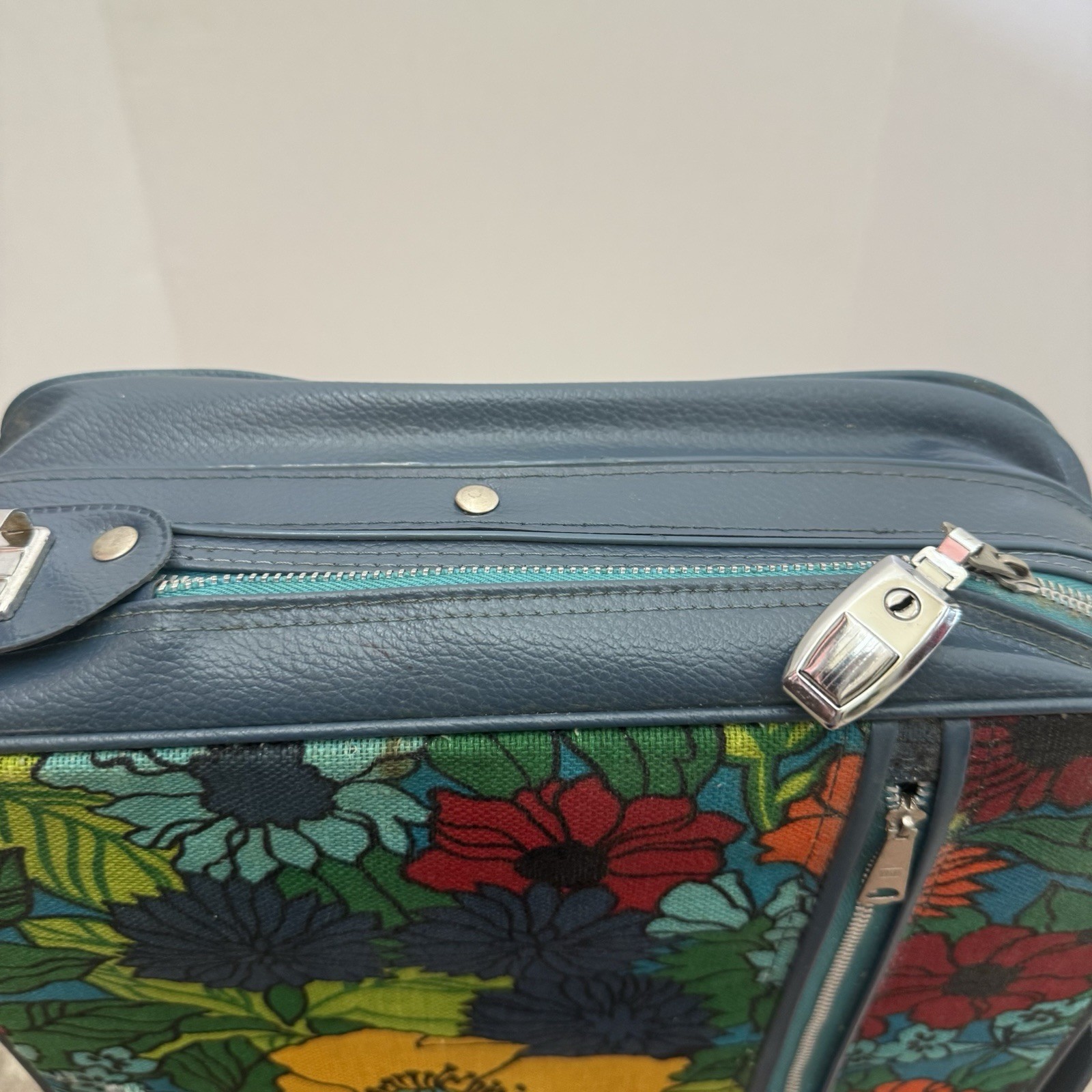 VTG 60s/70s Retro Suitcase Zippered Luggage MOD Hippie Good Condition