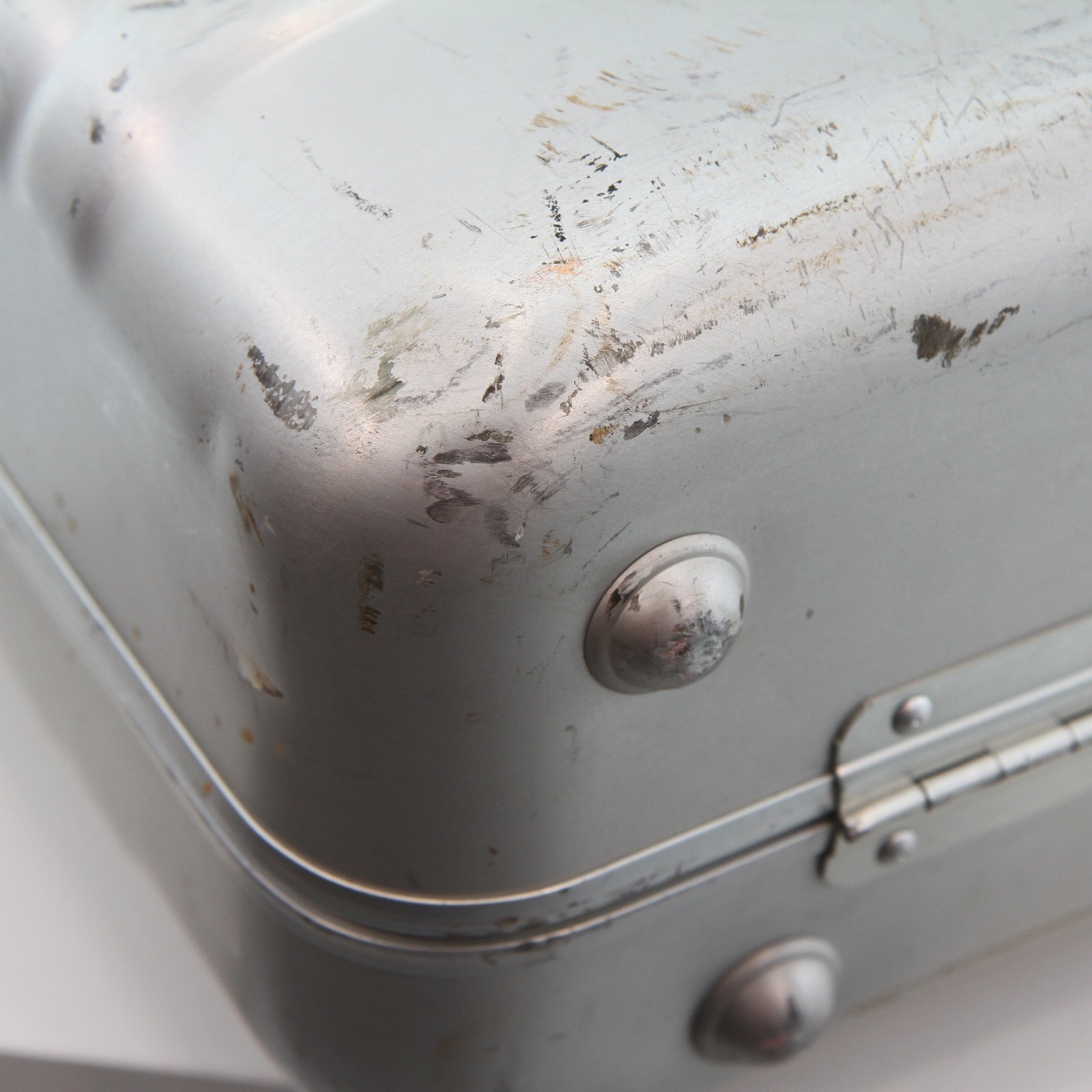 Vintage Zero Halliburton Aluminum Suitcase CLEAN Accessories 24″ x 18″ x 8″