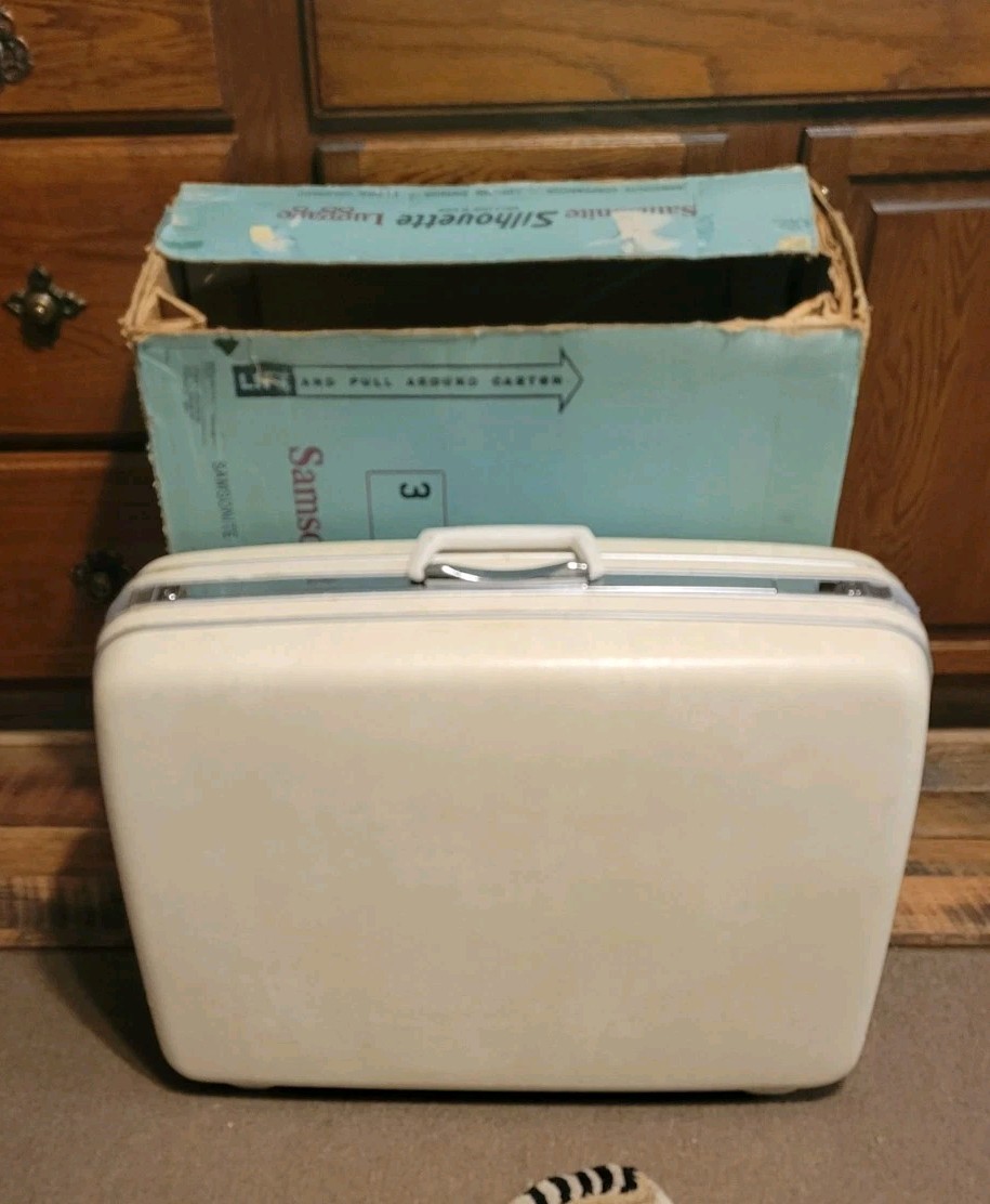 Shwayder Samsonite Silhouette Platnium Grey Ladies Luggage w/Key/Hangers/Box 50s