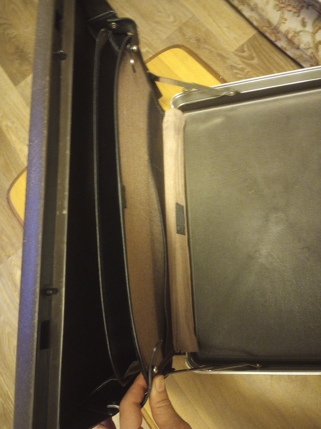 Samsonite Vintage Hard Shell Briefcase Black, 18″x12″x3″ No Key