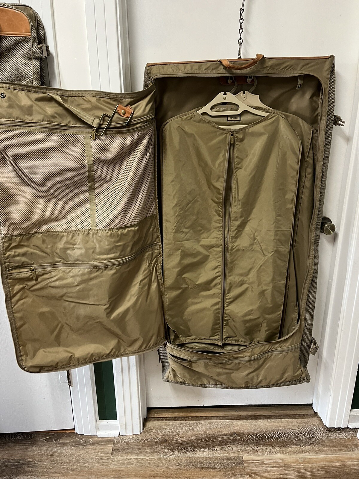 HARTMANN Vintage Tweed & Leather Garment Bag Luggage Suitcase 2 Hangers & Bags