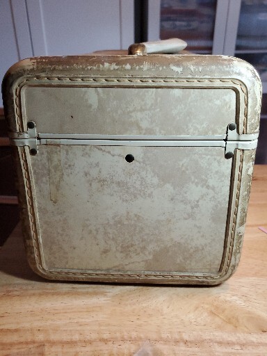 NICE Vintage Samsonite Train Case White Marbled 1950’s No KEY. Nice Mirror